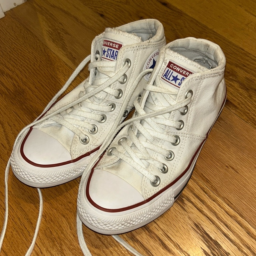White low rise converse size 6 - good condition